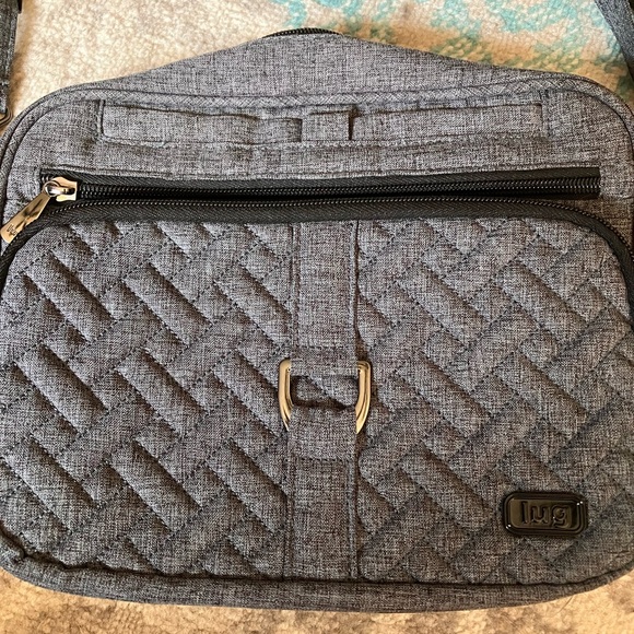 NEW! Cute “lug” Gray Quilted Crossbody Bag - Picture 2 of 11